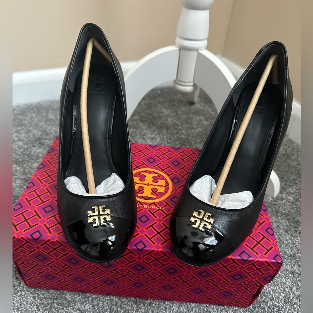 Tory Burch Jolie closed toe wedge 👠